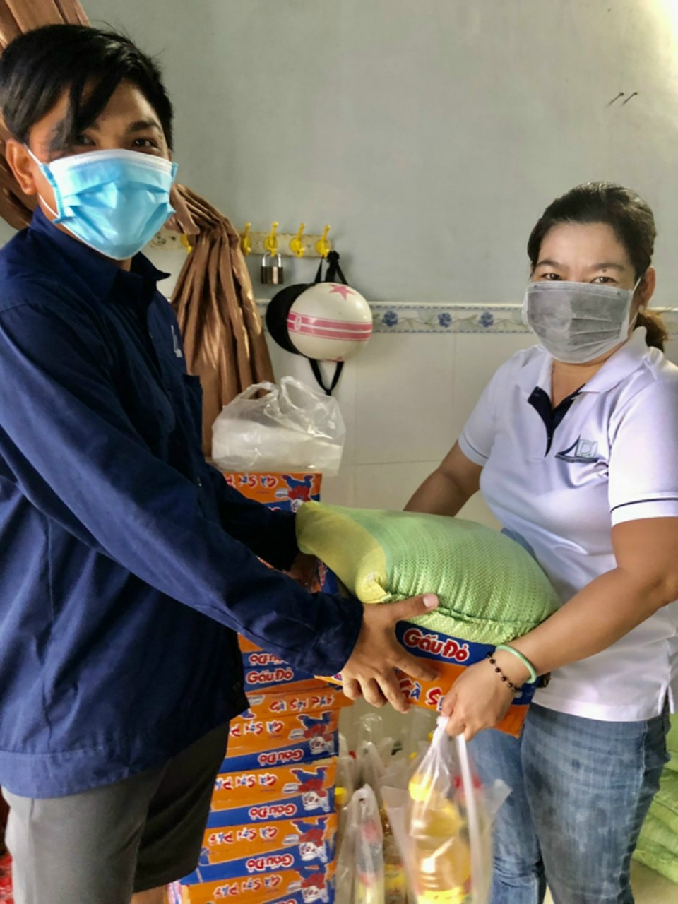 TÌNH NGƯỜI TRONG MÙA DỊCH