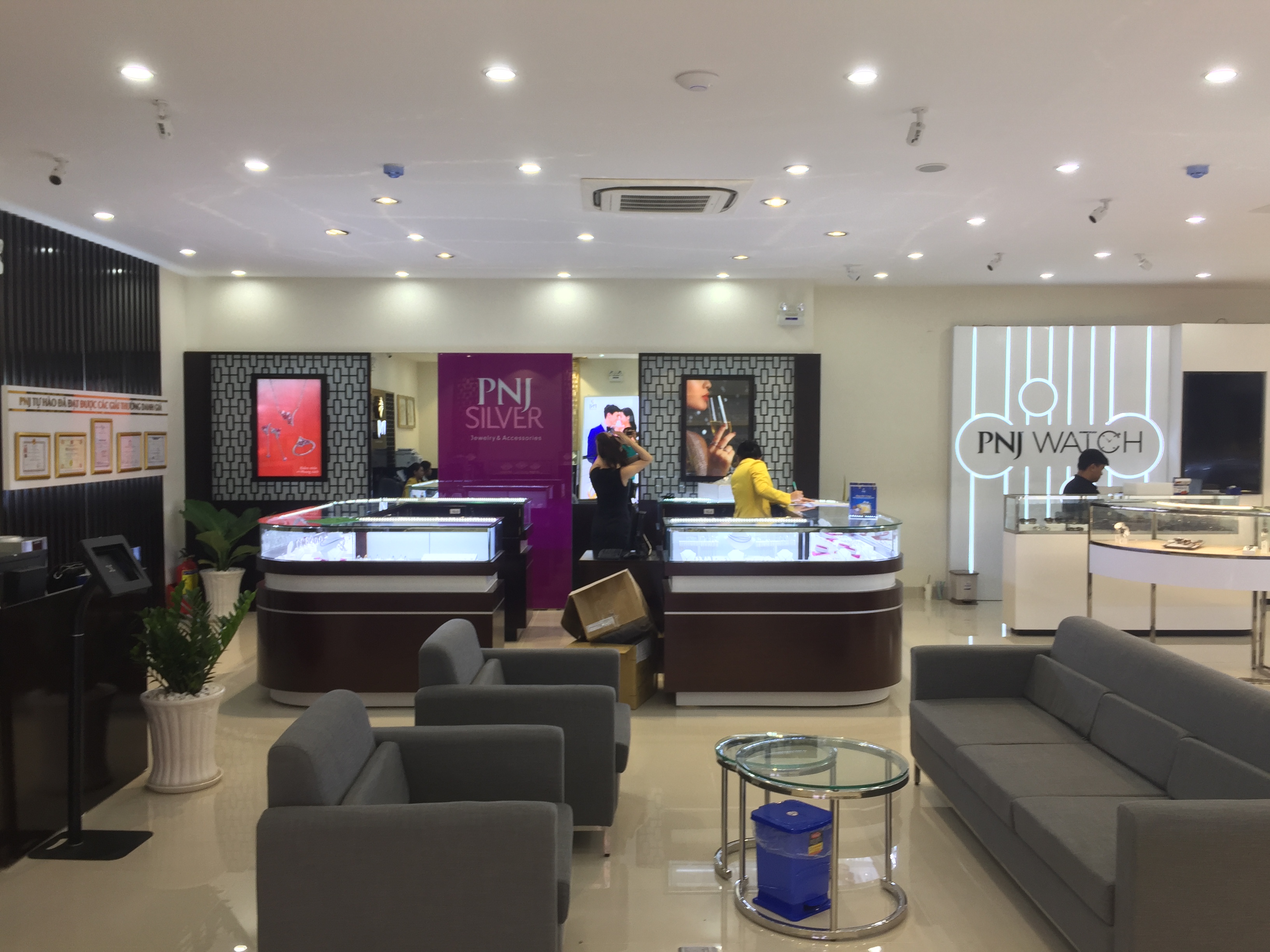 Trung Tâm Kim Hoàn PNJ Center Yersin
